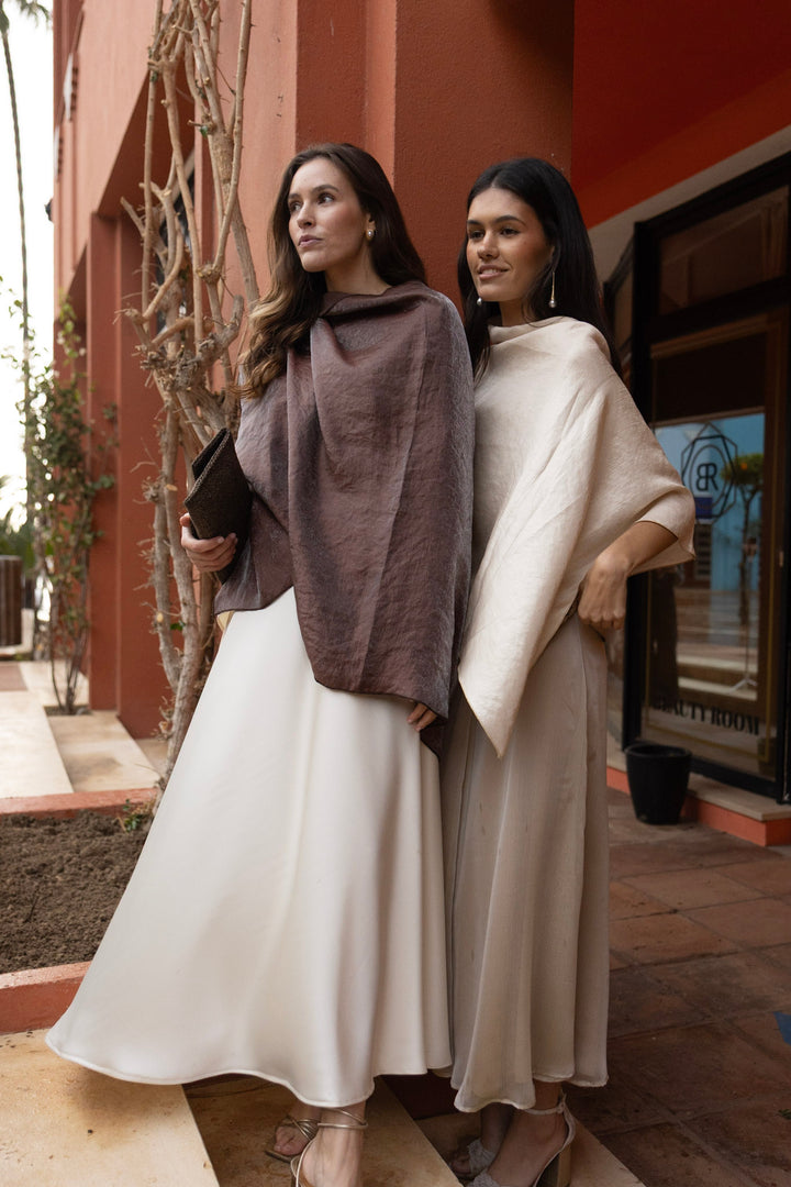 Capa Satinada Marrón satén ligero multiposición talla única elegante | Dafonte Collection

